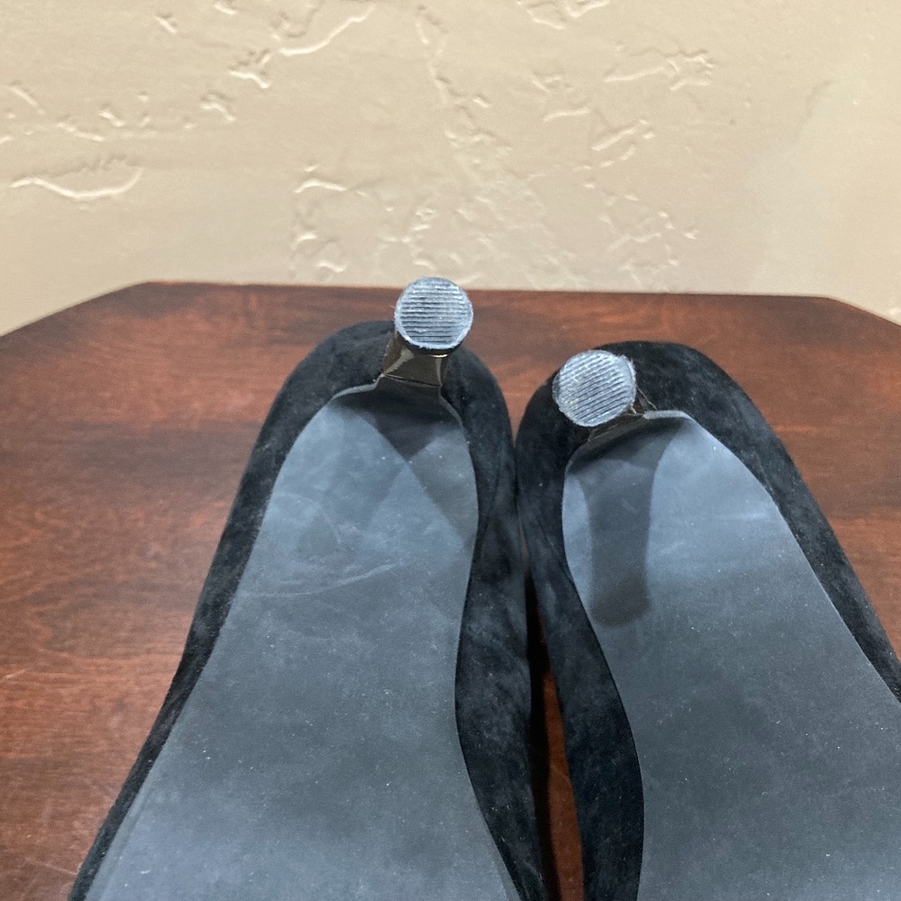 Seychelles 4" Black Suede Pumps with Gold Heels, Size 7.5 - Picture 10 of 12